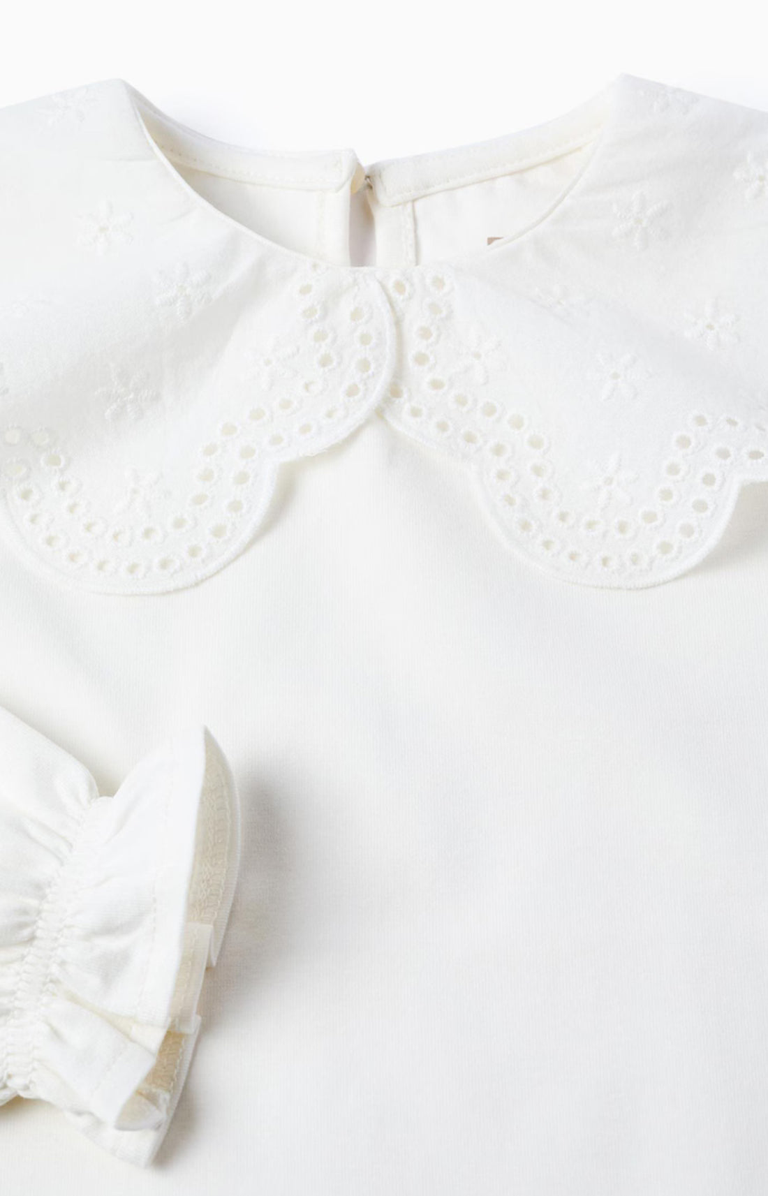 Camiseta niña cuello bordado