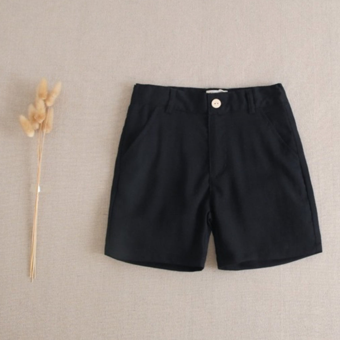 Bermuda de niño básica en color negro