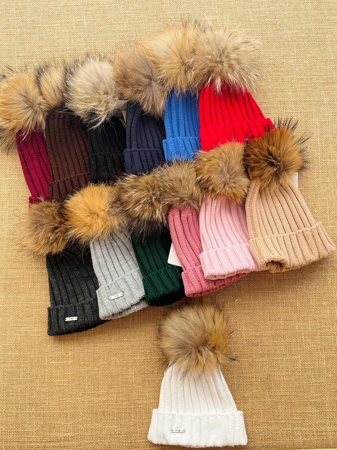 Gorro canalé pompón pelo natural desmontable