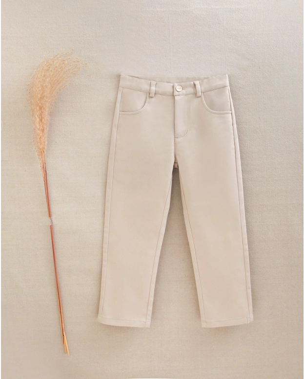 Pantalón beige tipo chino