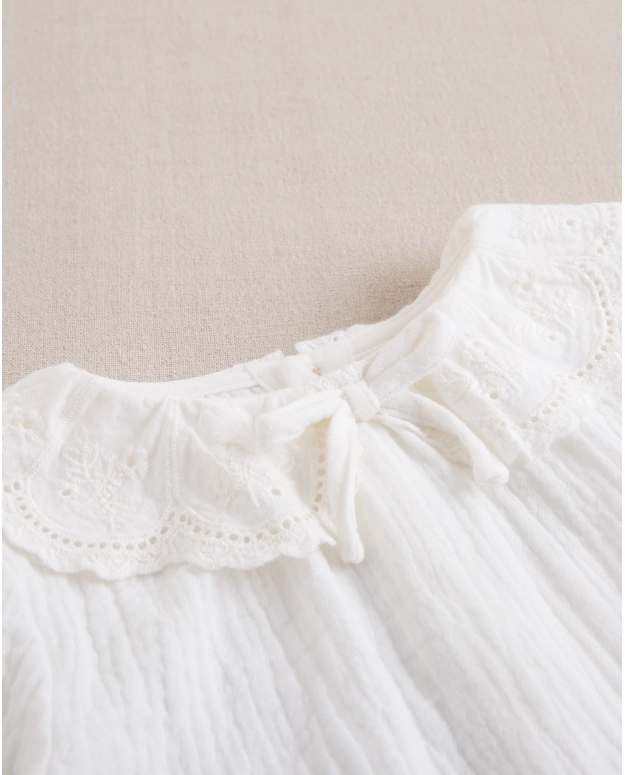 BLUSA DE BEBÉ NIÑA DE BAMBULA CON CUELLO TROQUELADO