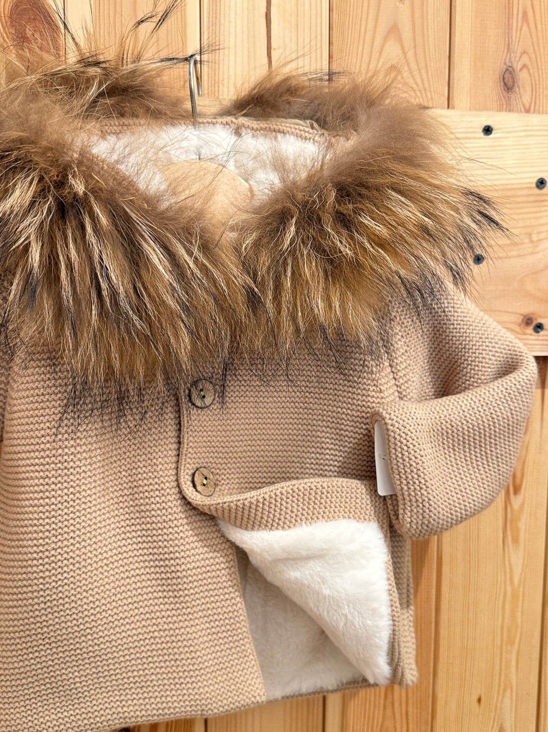 Abrigo forrado con pelo natural camel