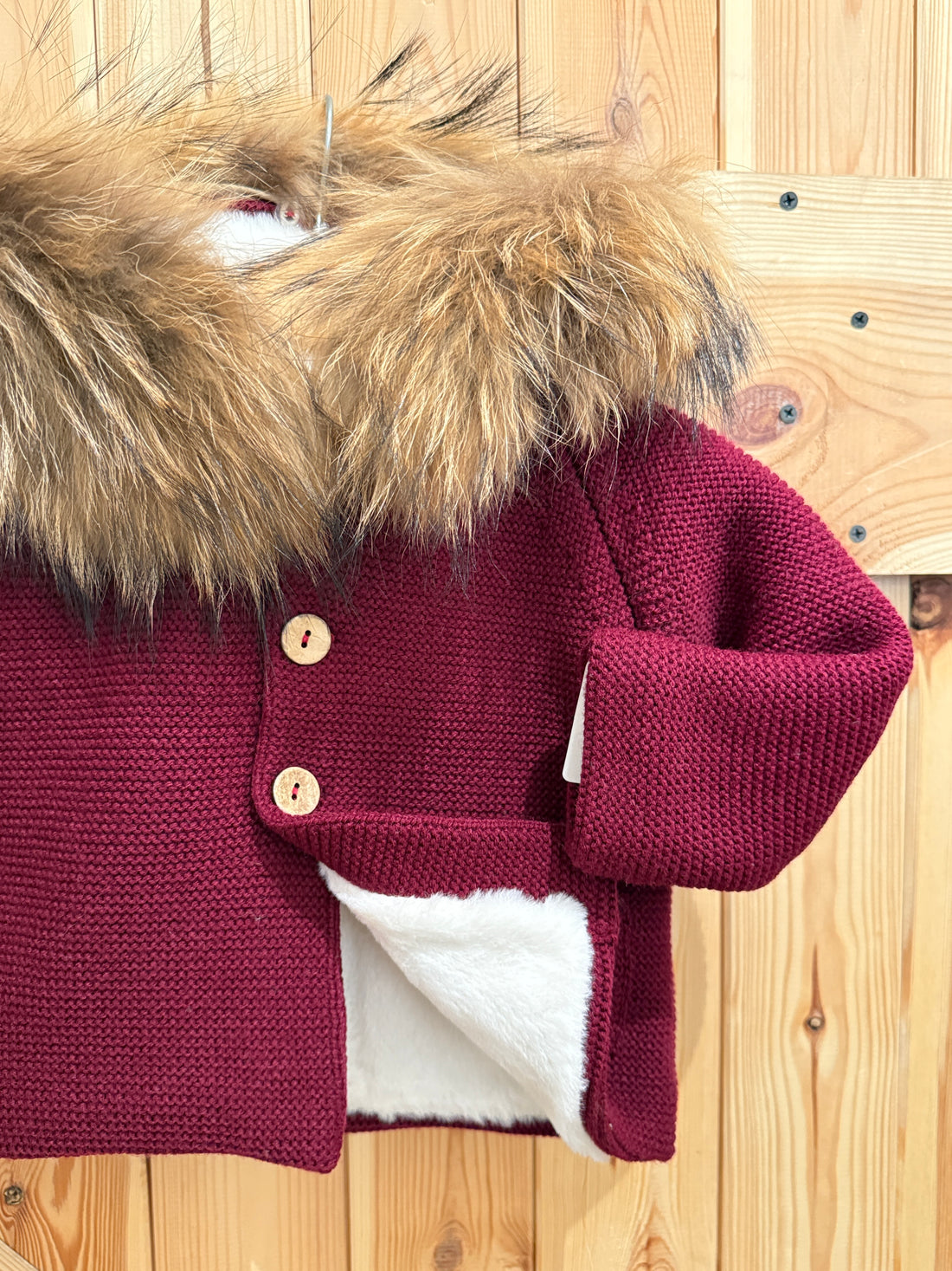 Abrigo forrado con pelo natural granate