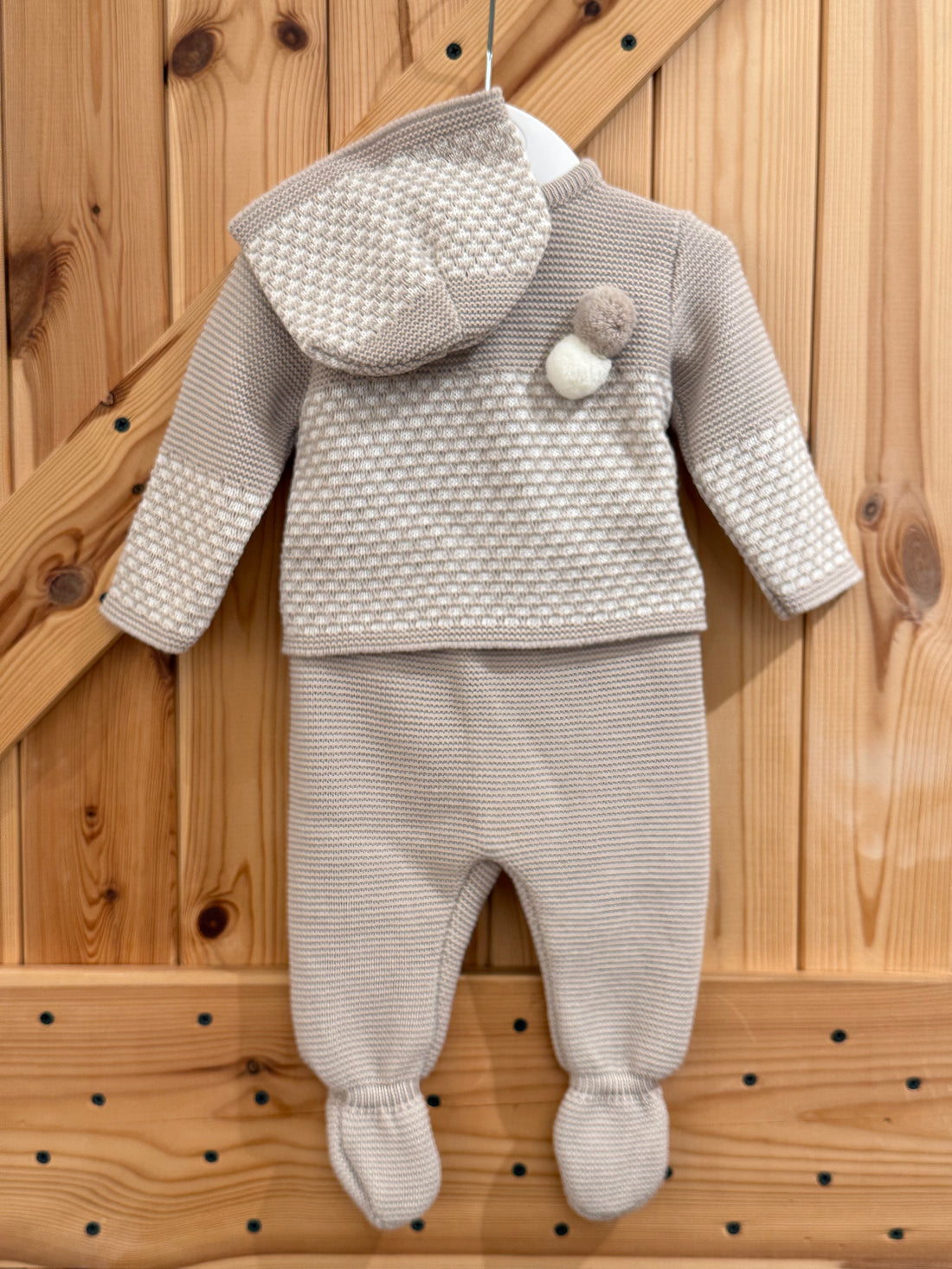 Tres piezas punto piedra