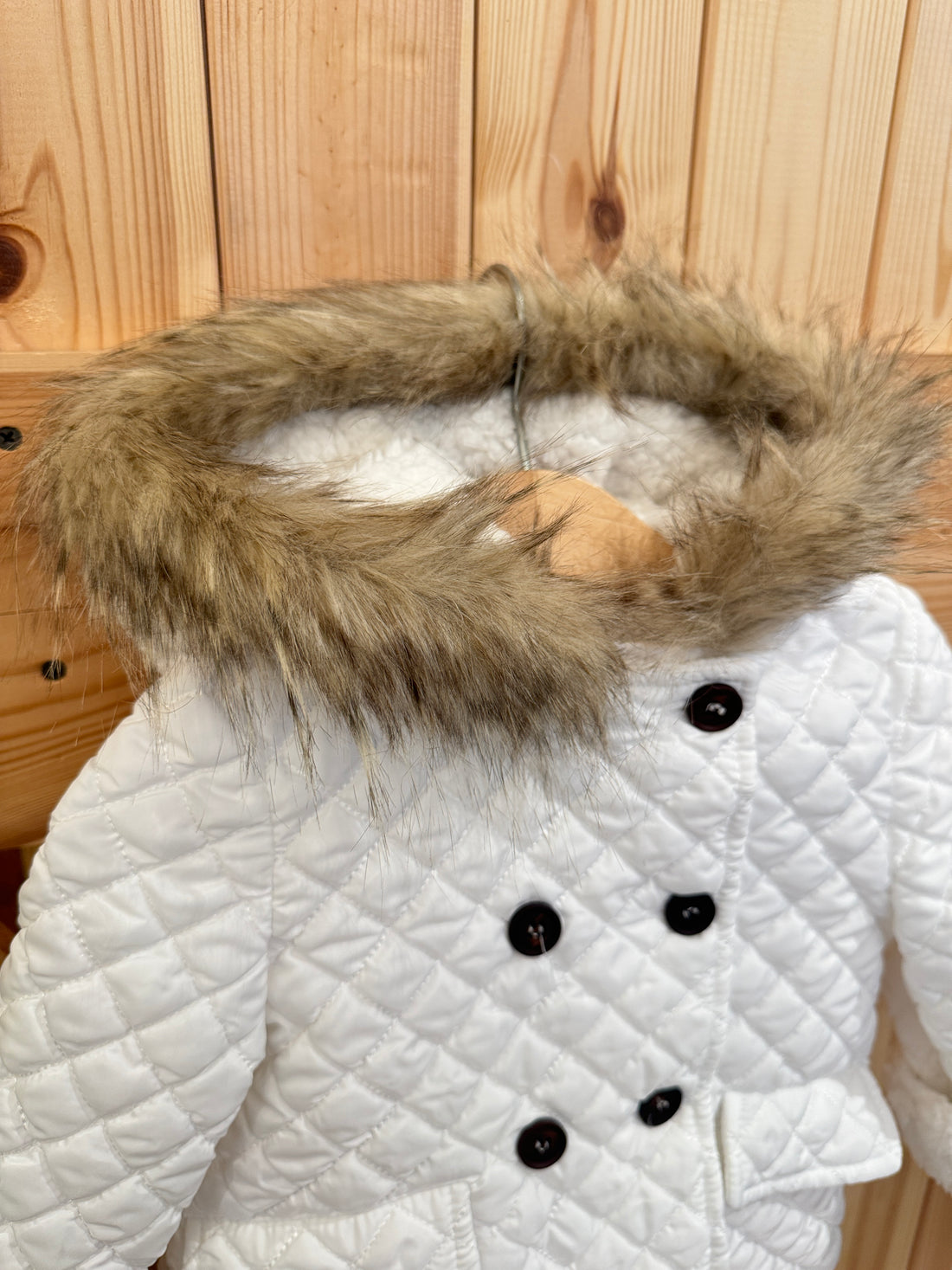 Abrigo tipo husky blanco