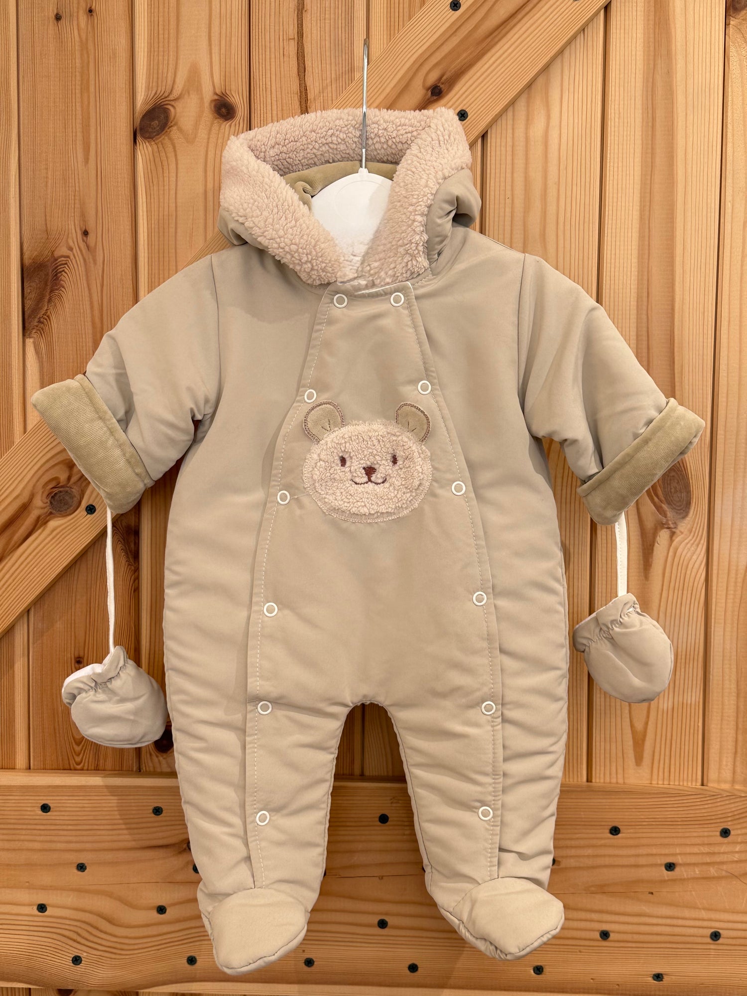 Buzo arena con manoplas