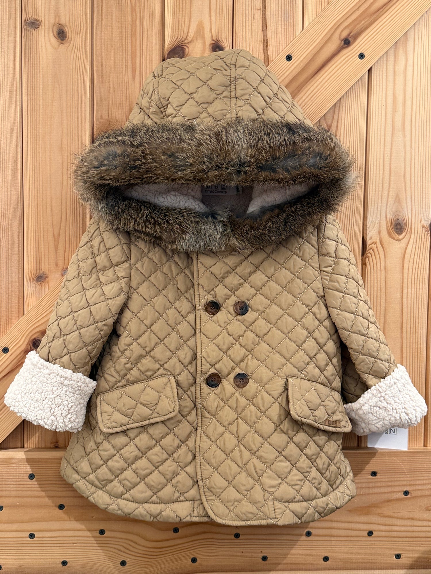 Abrigo tipo husky pelo natural Camel