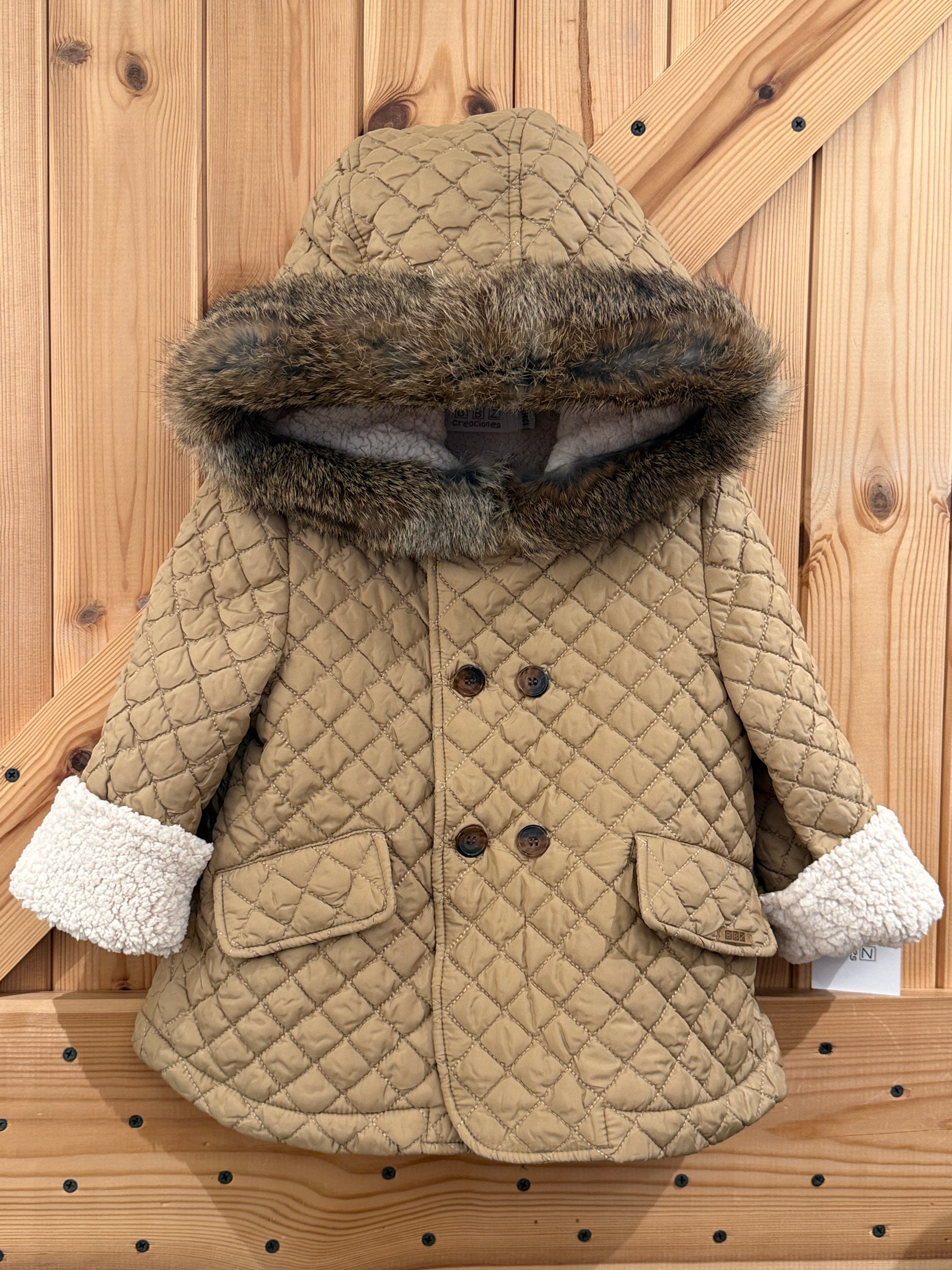 Abrigo tipo husky pelo natural Camel