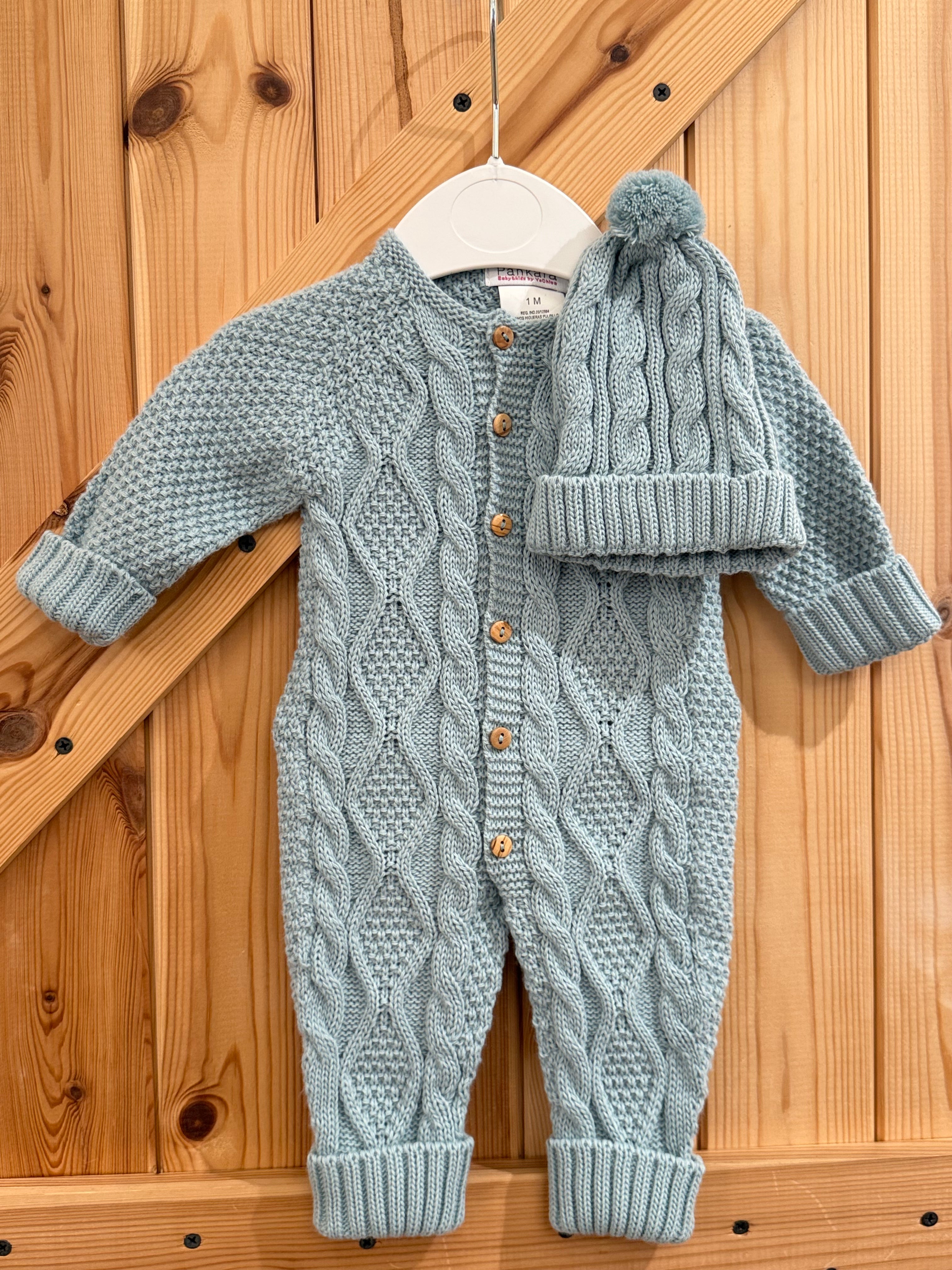 Buzo de punto con gorrito