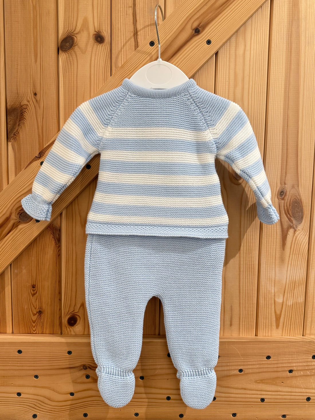 Conjunto punto a rayas celeste