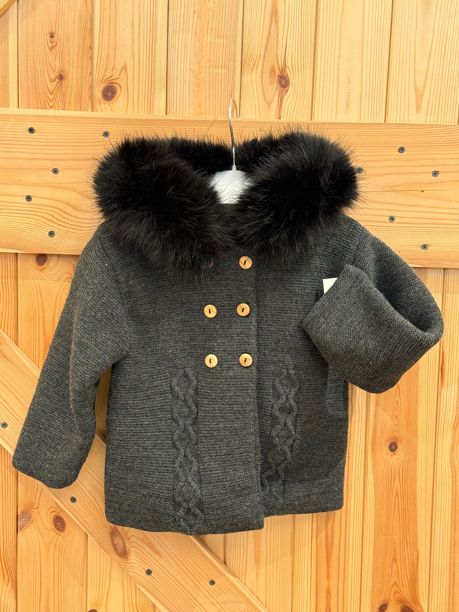 Abrigo punto doble antracita capucha en pelo sintético .