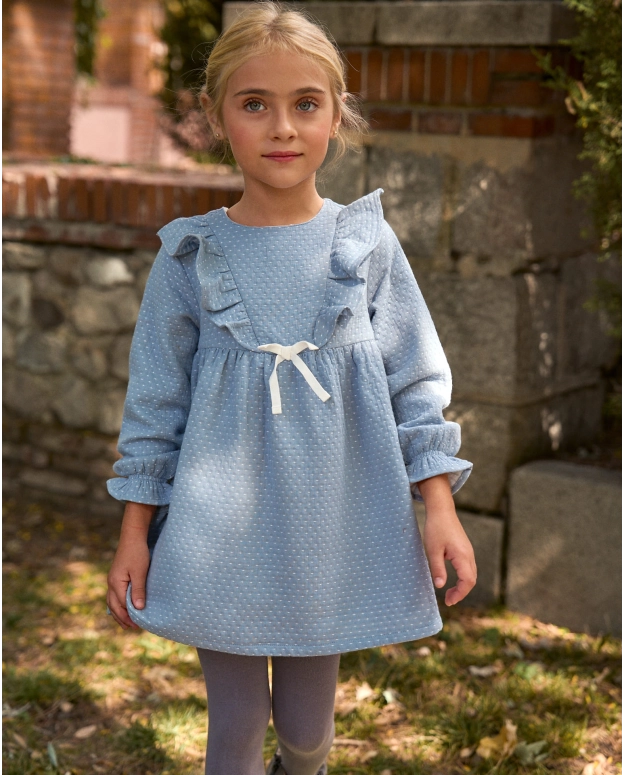 Vestido azul con topitos blancos