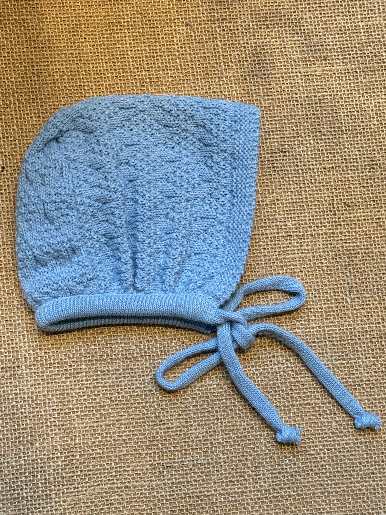 Capota de punto azulado