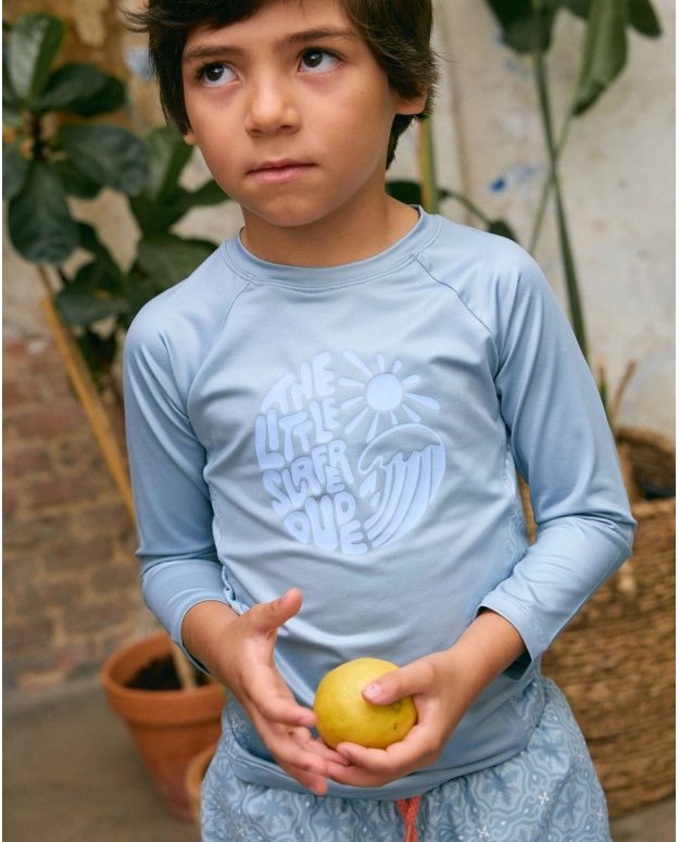 CAMISETA DE NIÑO DE LYCRA AZUL CON PROTECCIÓN SOLAR 50 PF
