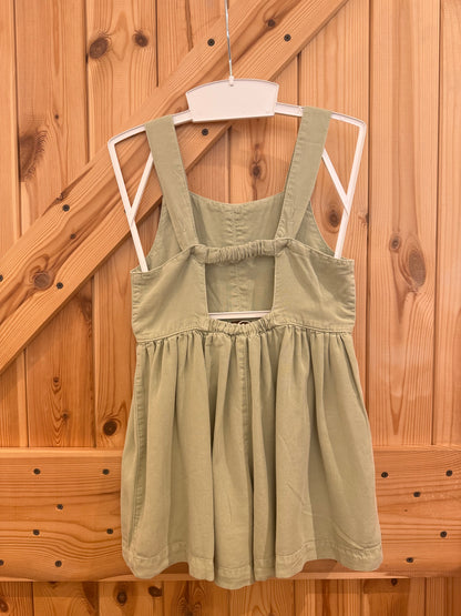 Mono niña verde